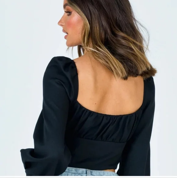 Elegant Black Puff Sleeve Crop Top - Picture 2 of 7